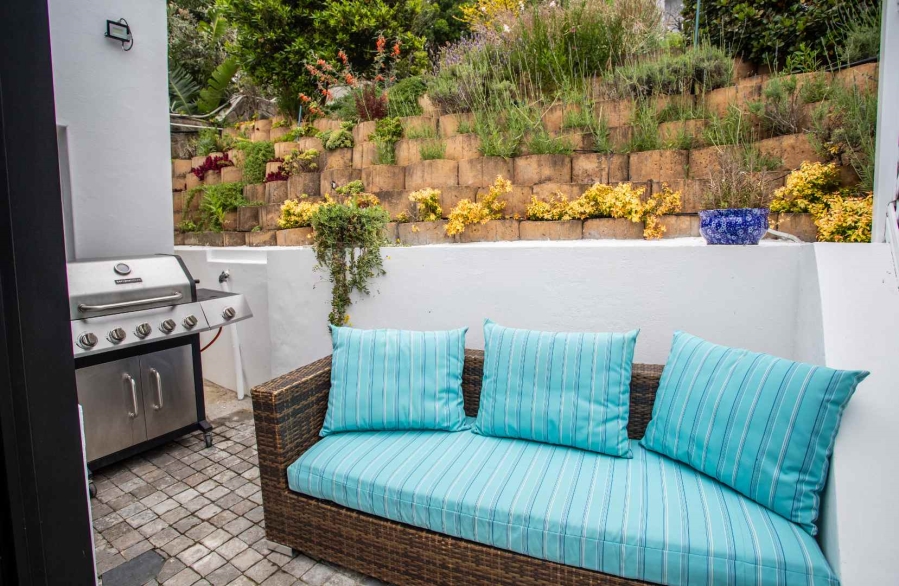 To Let 1 Bedroom Property for Rent in Camps Bay Western Cape